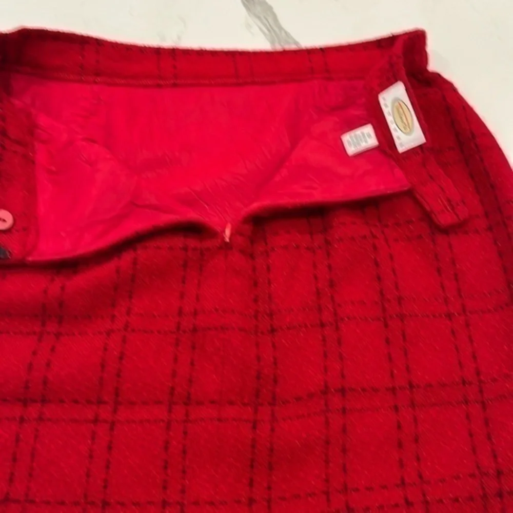 Talbots Red‎ and black Beautiful women’s petite size 10 lined skirt